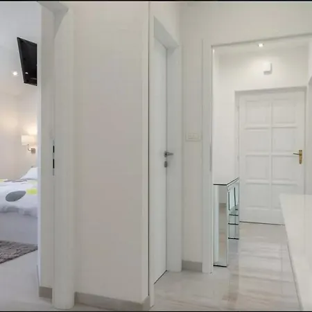 Apartments Stobrec Hotel *