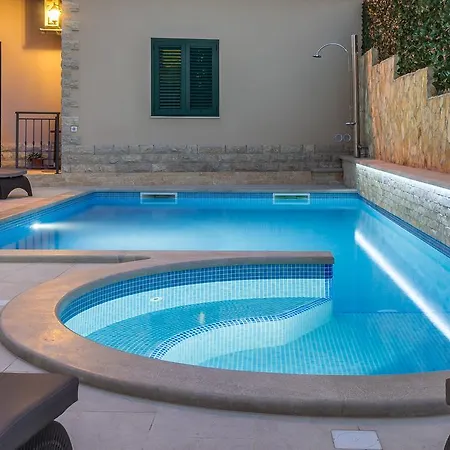 Apartments Stobrec Hotel