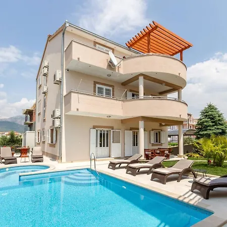 Apartments Stobrec Hotel